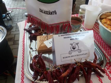 Rezi kolbásztöltő verseny