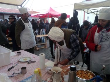 Rezi kolbásztöltő verseny