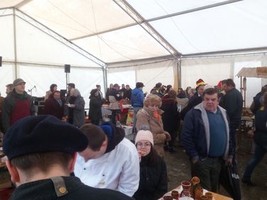 Rezi kolbásztöltő verseny