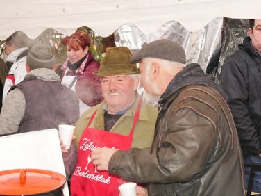 IV. Töpörtyűsütő és forraltbor főző fesztivál