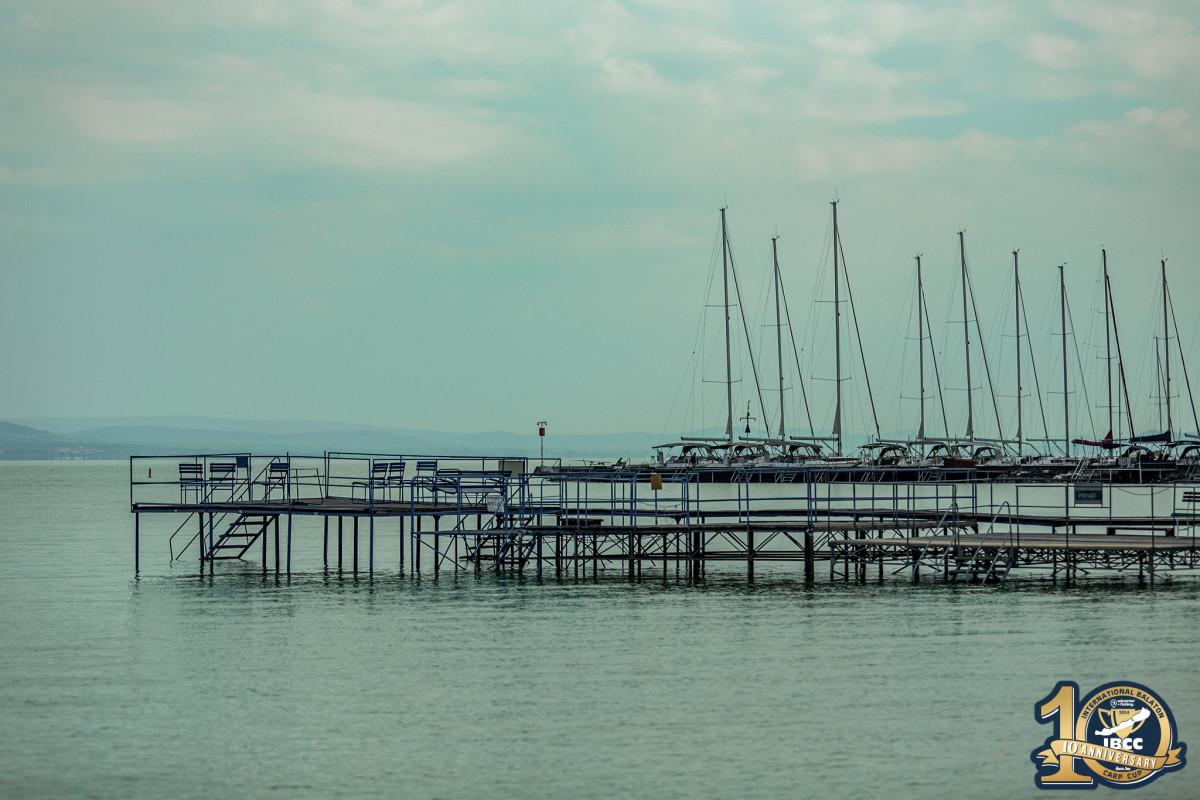 Meghalt egy magyar horgász a világ legnagyobb pontyfogó versenyén a Balatonnál